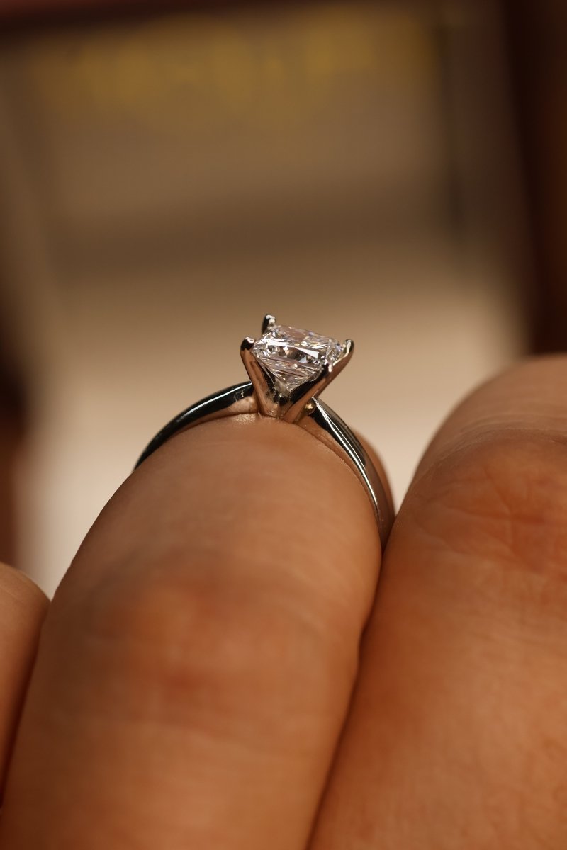 Anillo Evangeline en oro 1.00 ct - Mouty Joyería