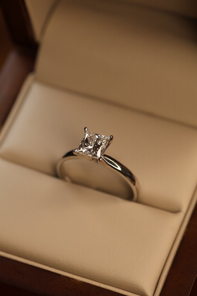 Anillo Evangeline en oro 1.00 ct - Mouty Joyería