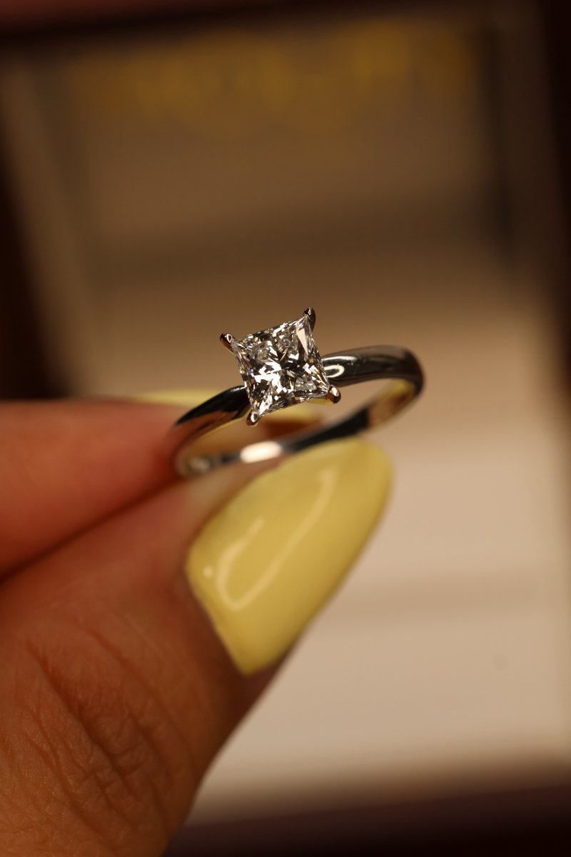 Anillo Evangeline en oro 1.00 ct - Mouty Joyería