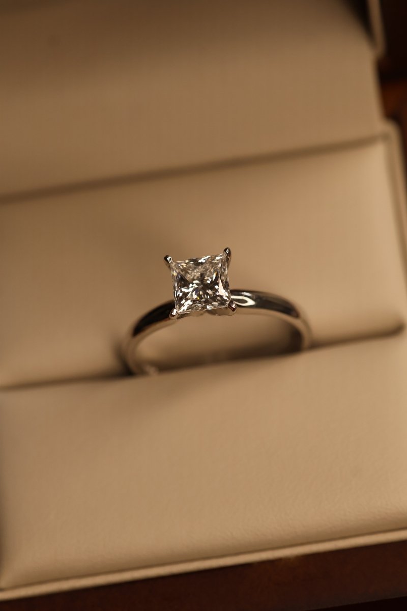 Anillo Evangeline en oro 1.00 ct - Mouty Joyería