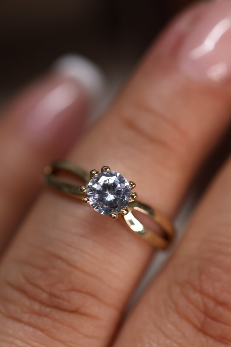Anillo Hazel en Oro 1.00 ct - Mouty Joyería
