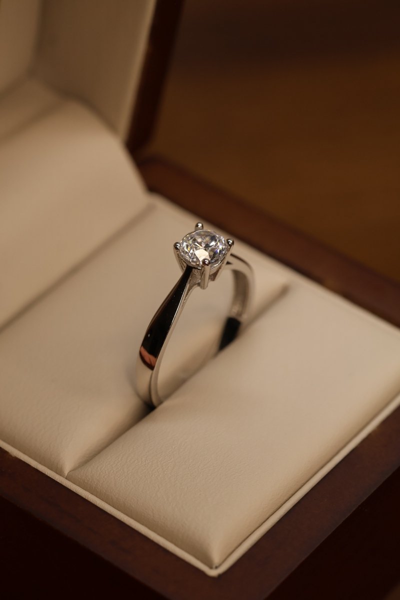 Anillo Lisa en Oro .50 ct - Mouty Joyería