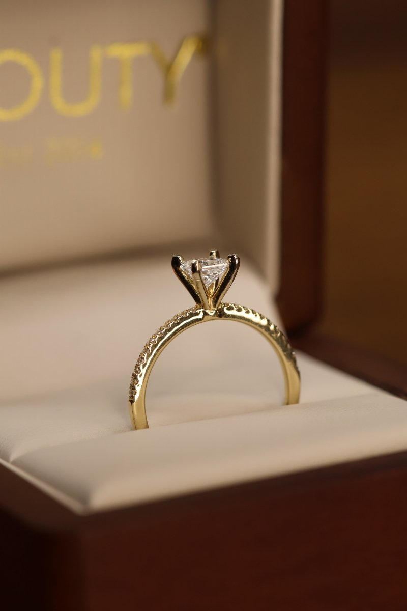 Anillo Soleil Oro Amarillo 14K con Diamante de Laboratorio de .55ct IGI - Mouty Joyería