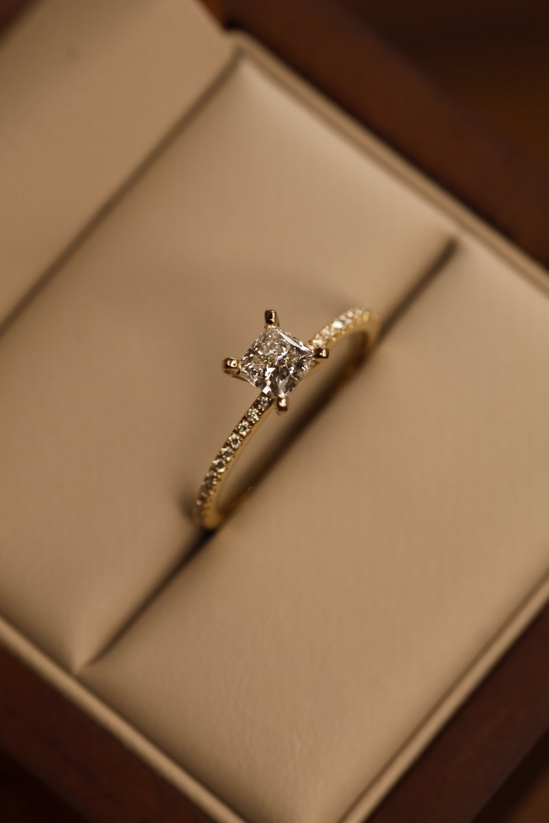 Anillo Soleil Oro Amarillo 14K con Diamante de Laboratorio de .55ct IGI - Mouty Joyería