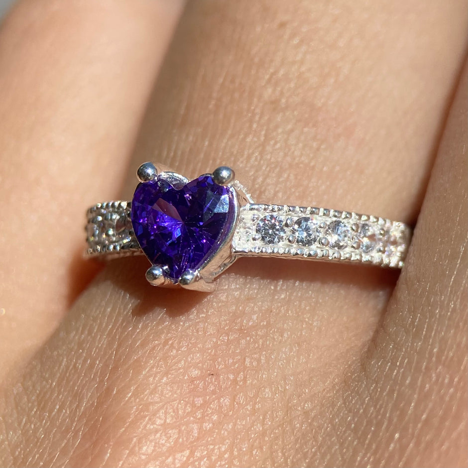 Anillo Fanny en plata con circonia morada