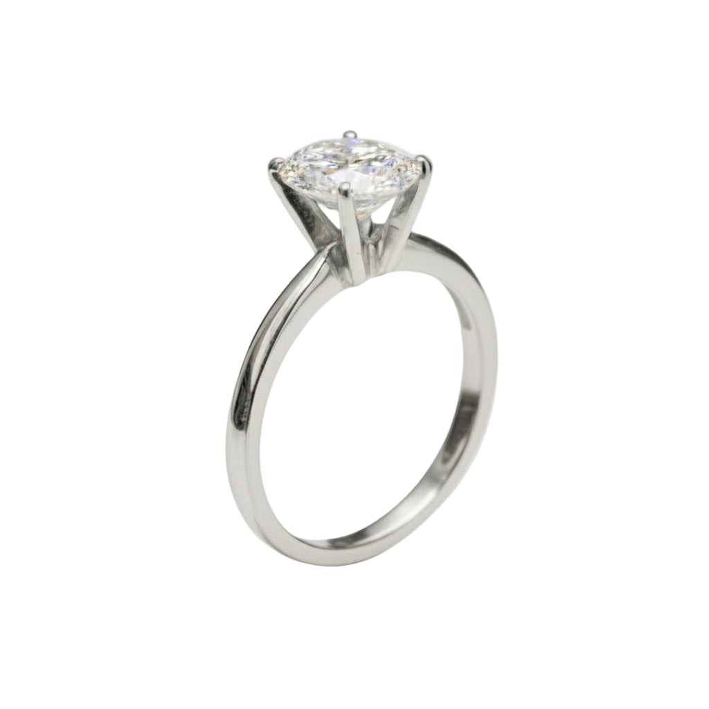 Anillo Emily en oro corte oval 1.00 ct