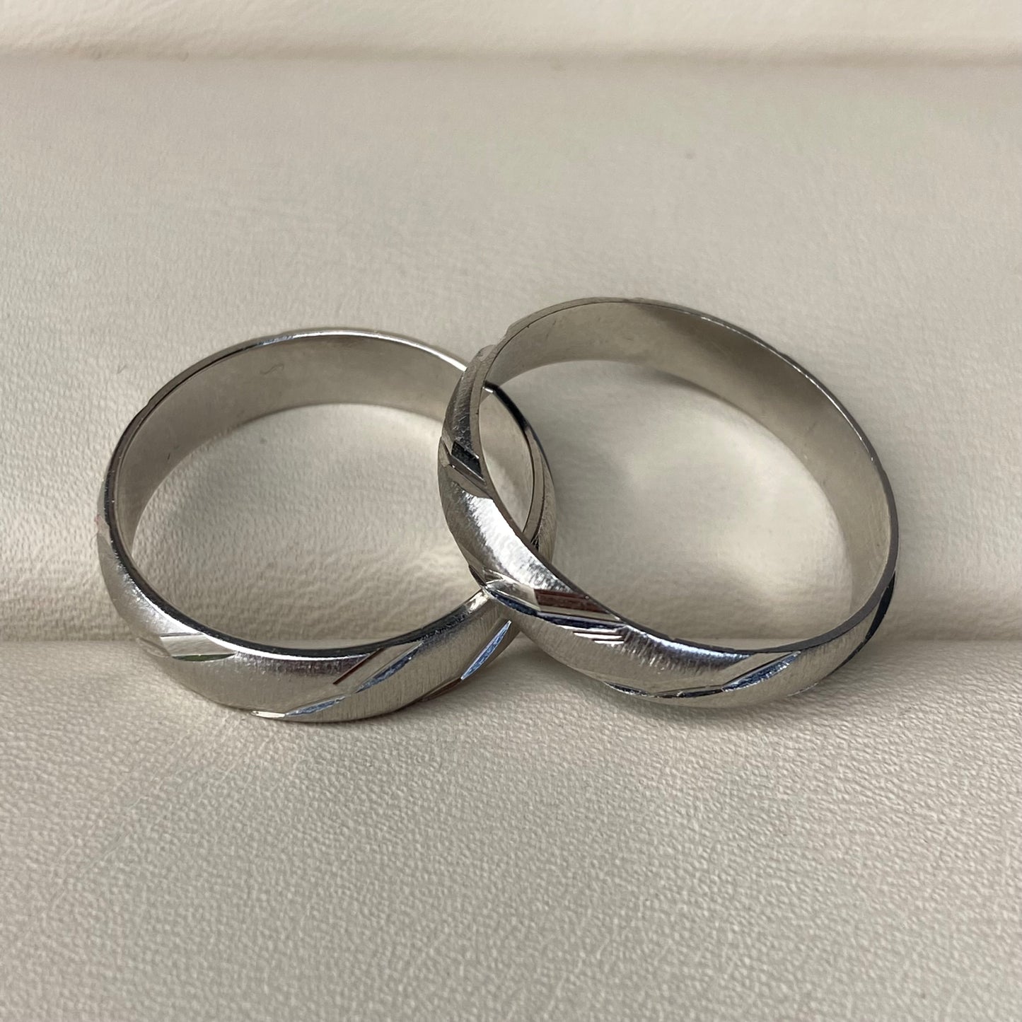 Par de argollas Romey en oro 4mm