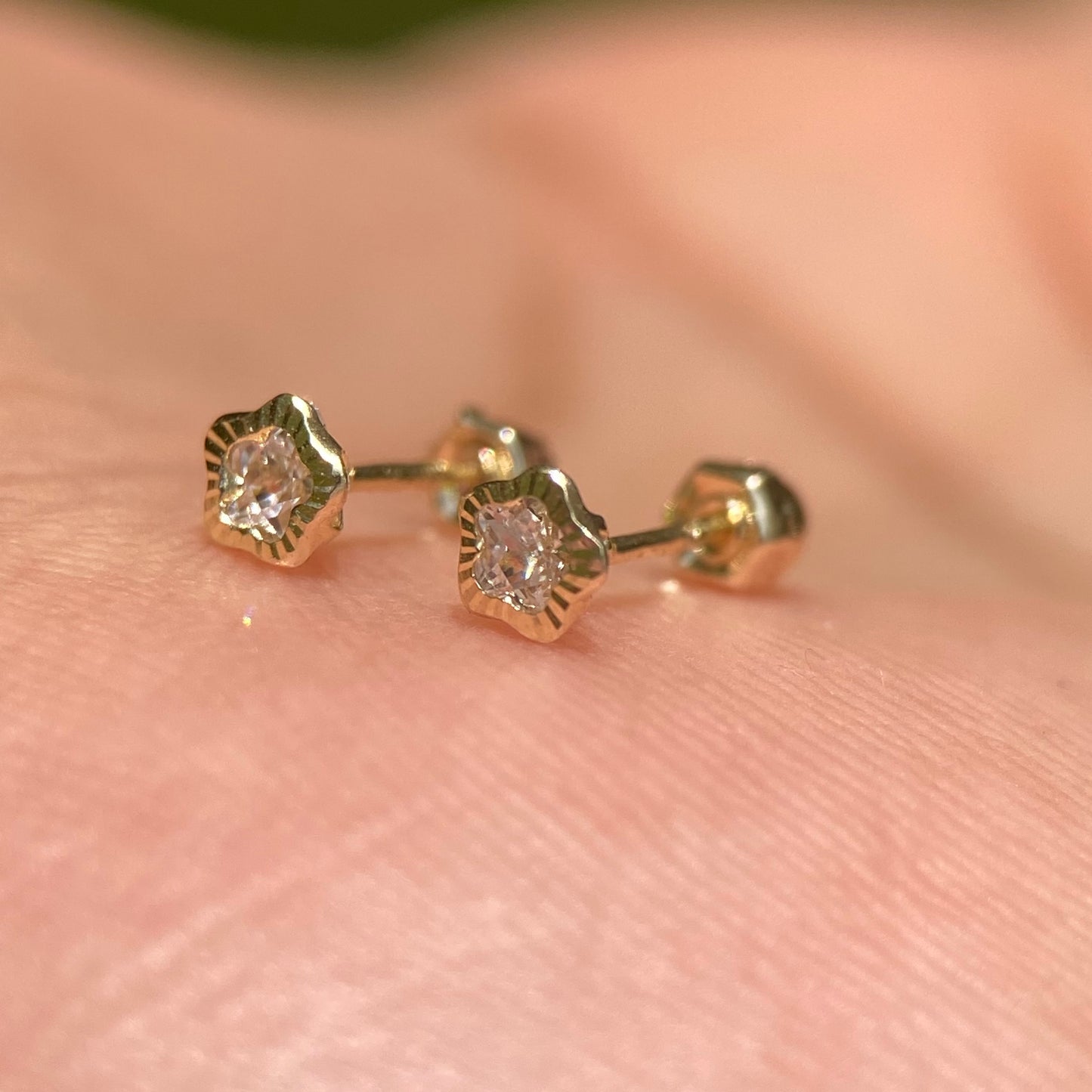 Broquel Flor Mini Diamantada Oro Amarillo 14k BO038 3.5mm