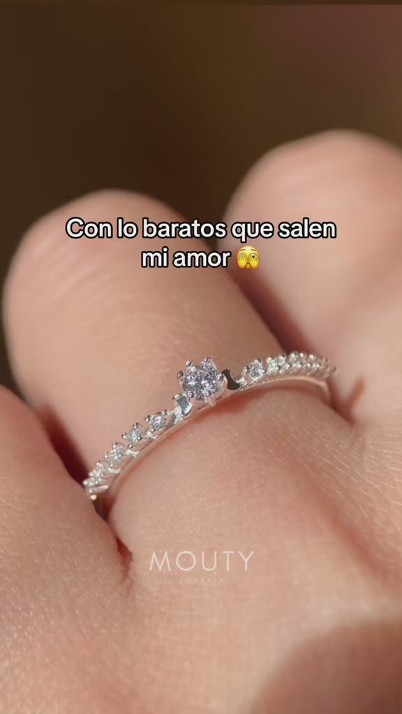 Anillo Danielle en plata con circonias