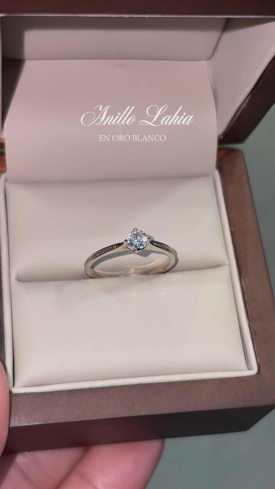 Anillo Lahia en oro blanco 10k con circonia
