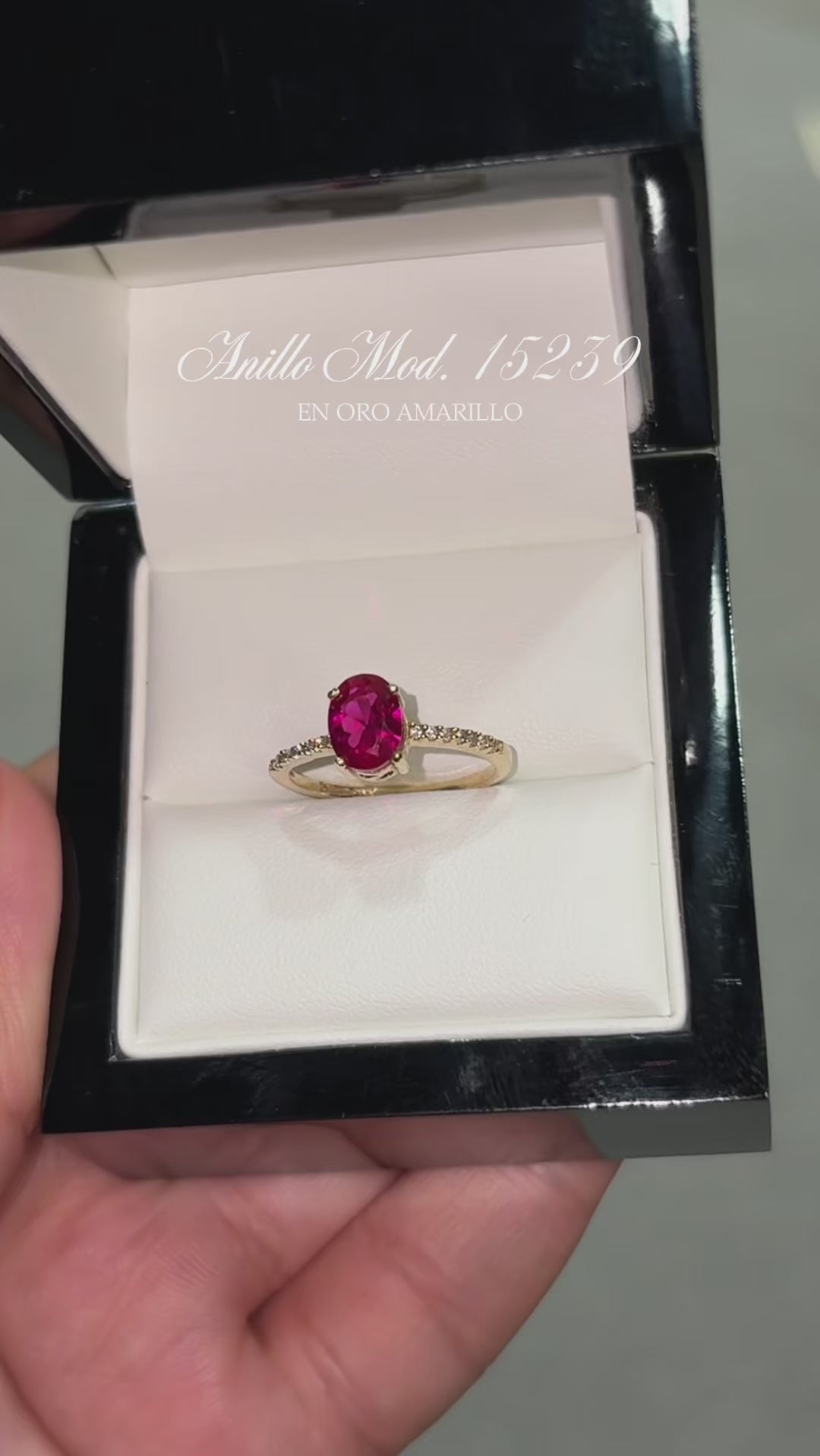Anillo Key en oro amarillo 10k con circonias
