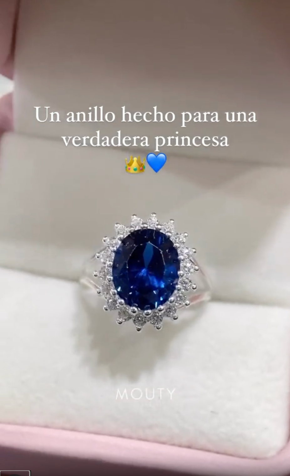Anillo Renata en plata con circonia azul (Lady Di)