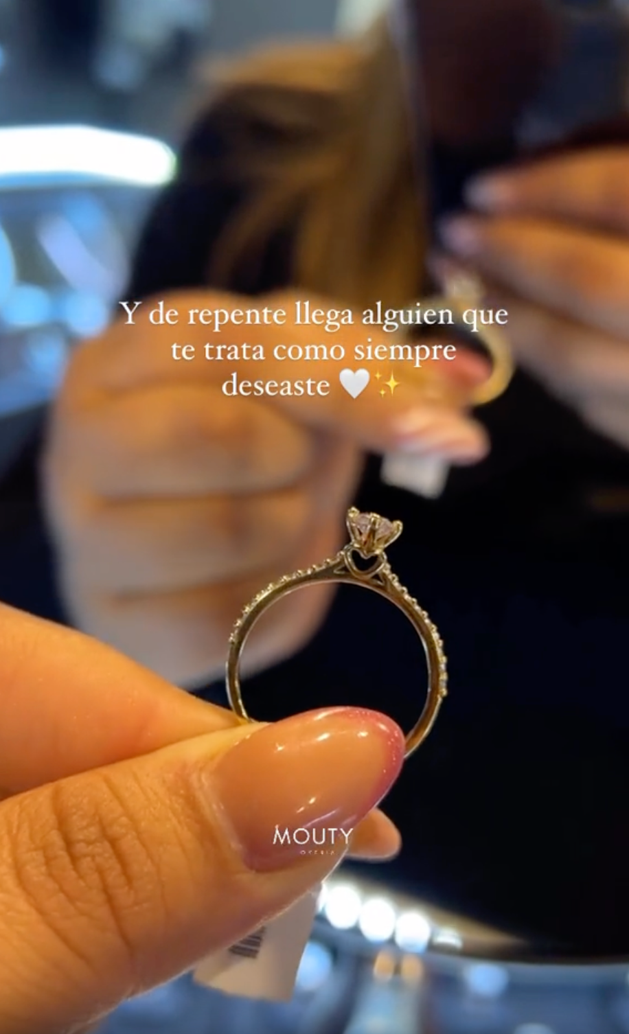 Anillo Arnel en plata con circonia