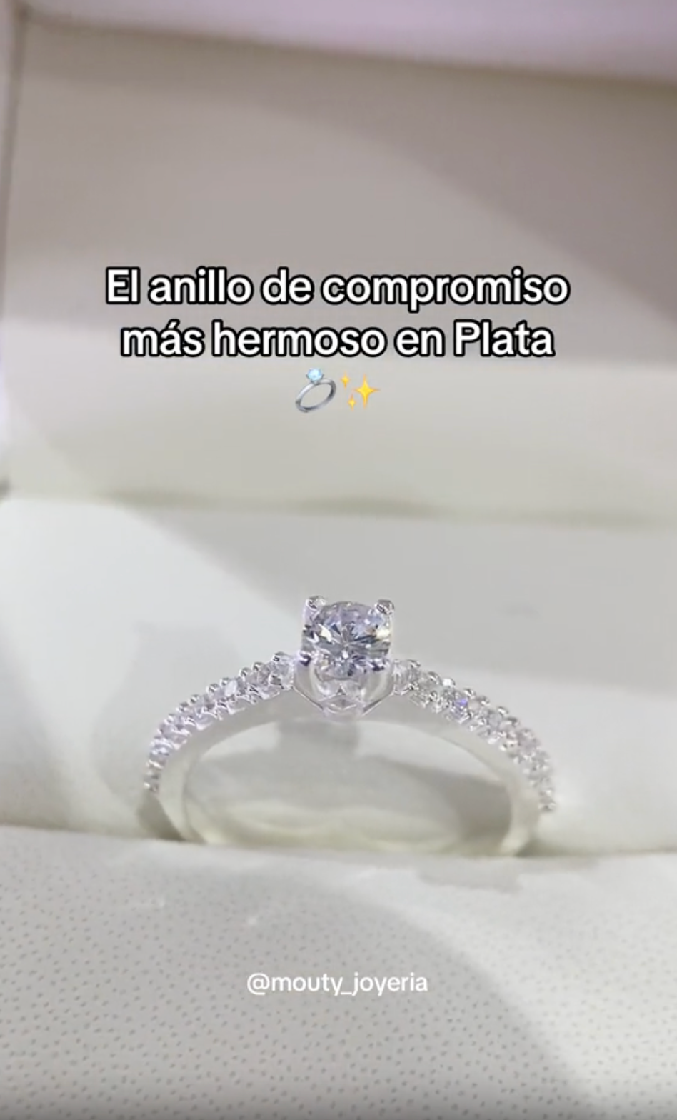 Anillo London en plata con circonias