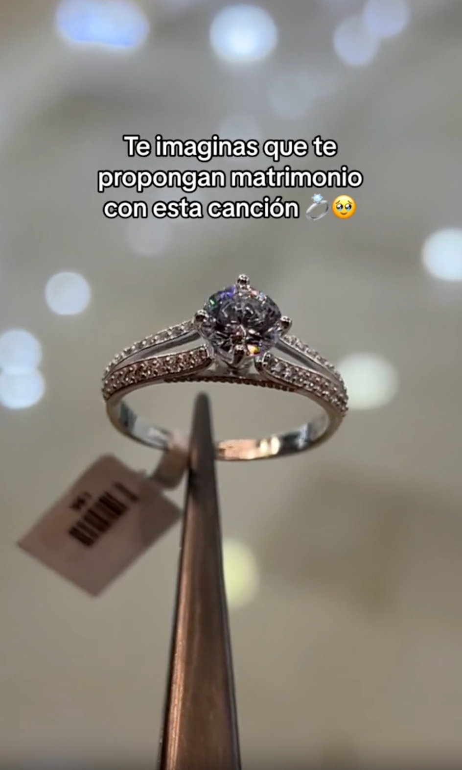 Anillo Lewis en plata con circonias