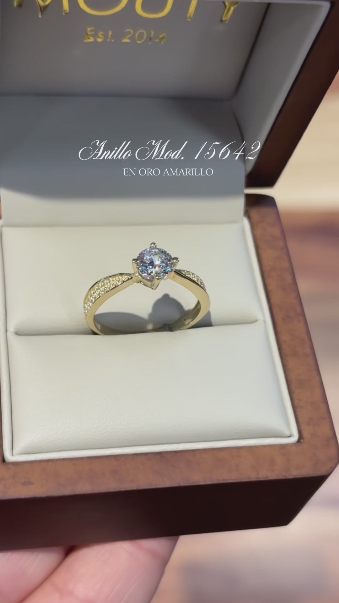 Anillo en Oro Amarillo 10k con Circonias Mod. 15642