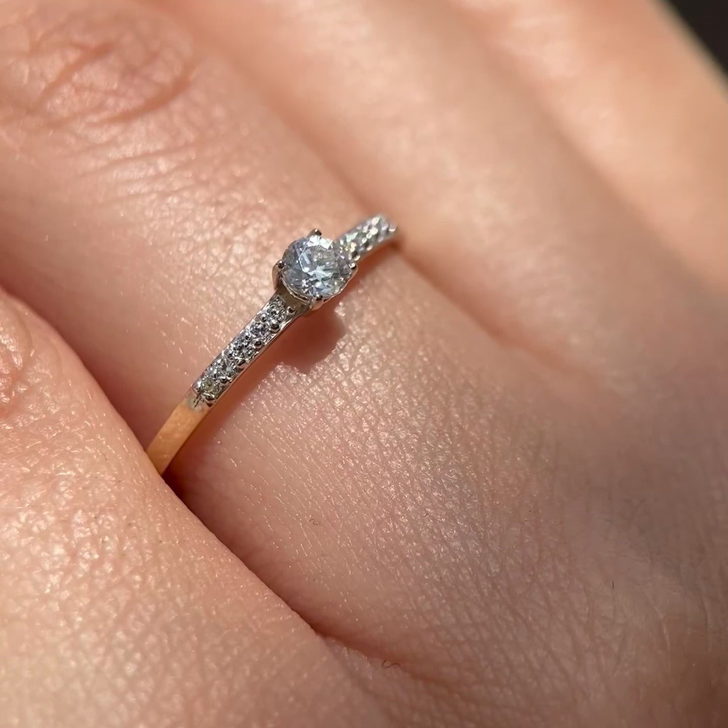 Anillo de compromiso en oro