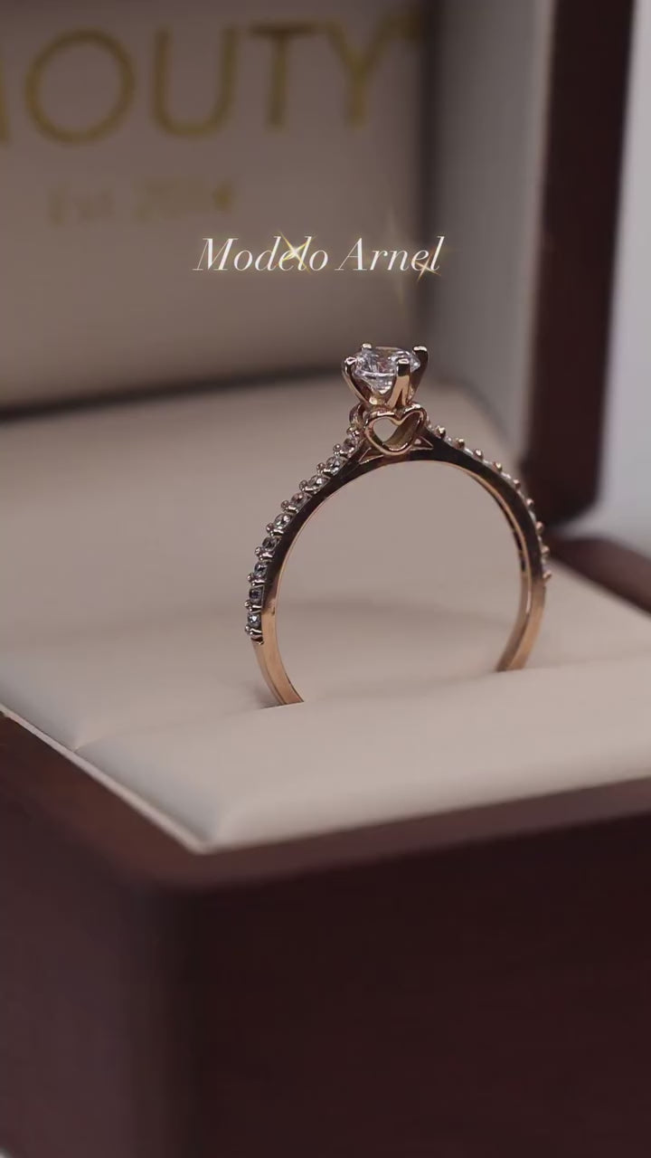 Anillo Arnel en oro rosa 10k con circonias