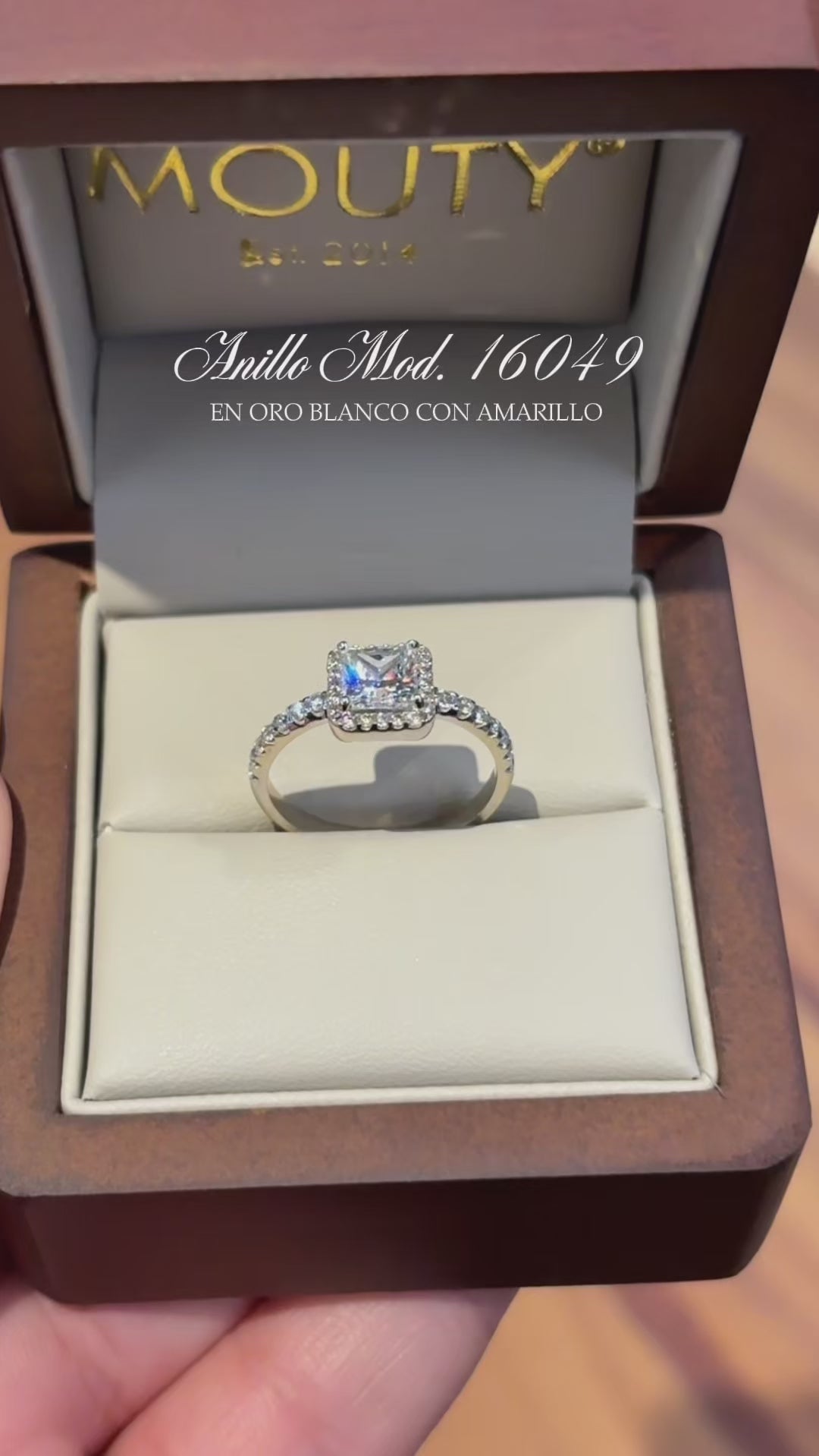 Anillo en Oro Blanco 14k con Circonia Mod. 16049