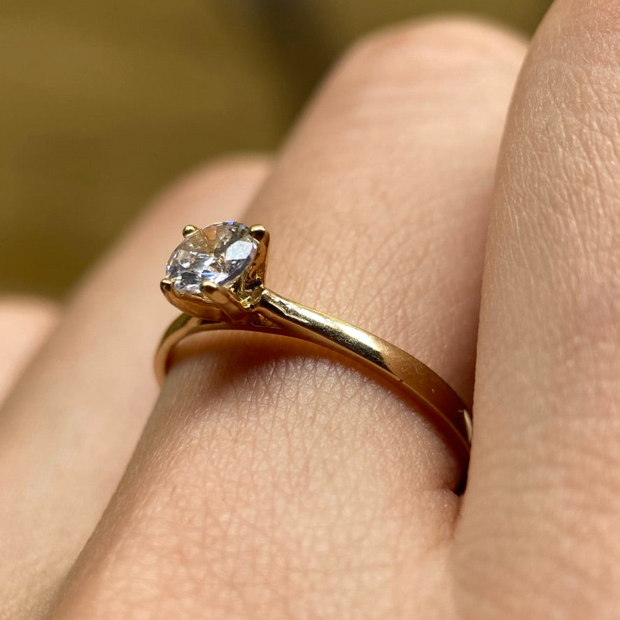 Anillo de compromiso en oro