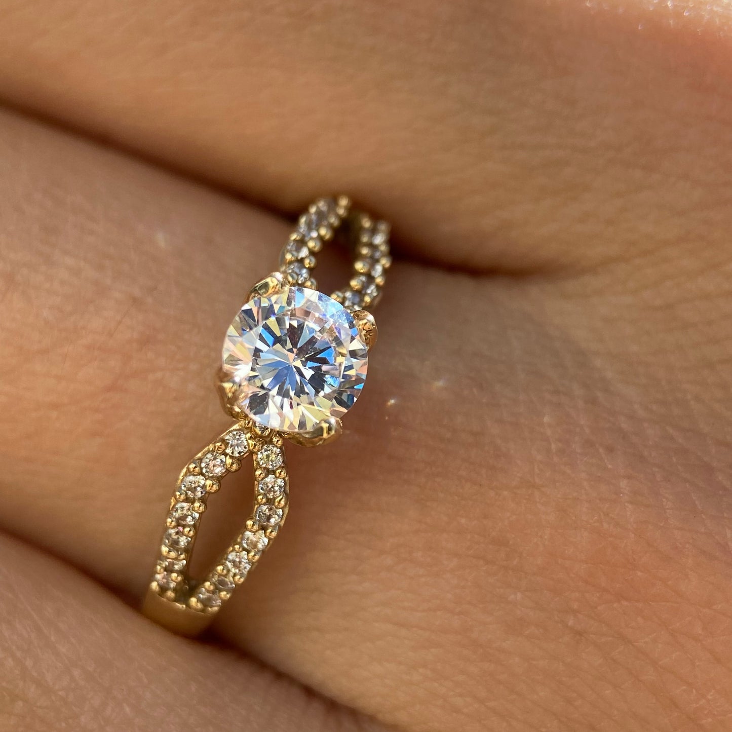 Anillo de compromiso en oro