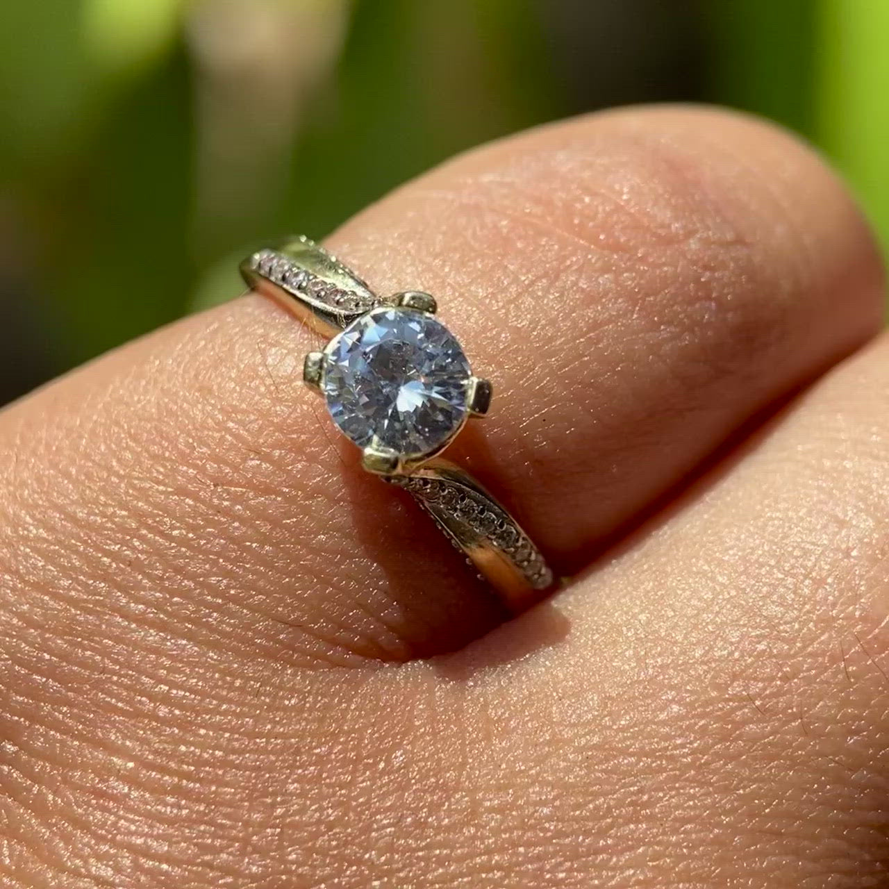 Anillo de compromiso en oro