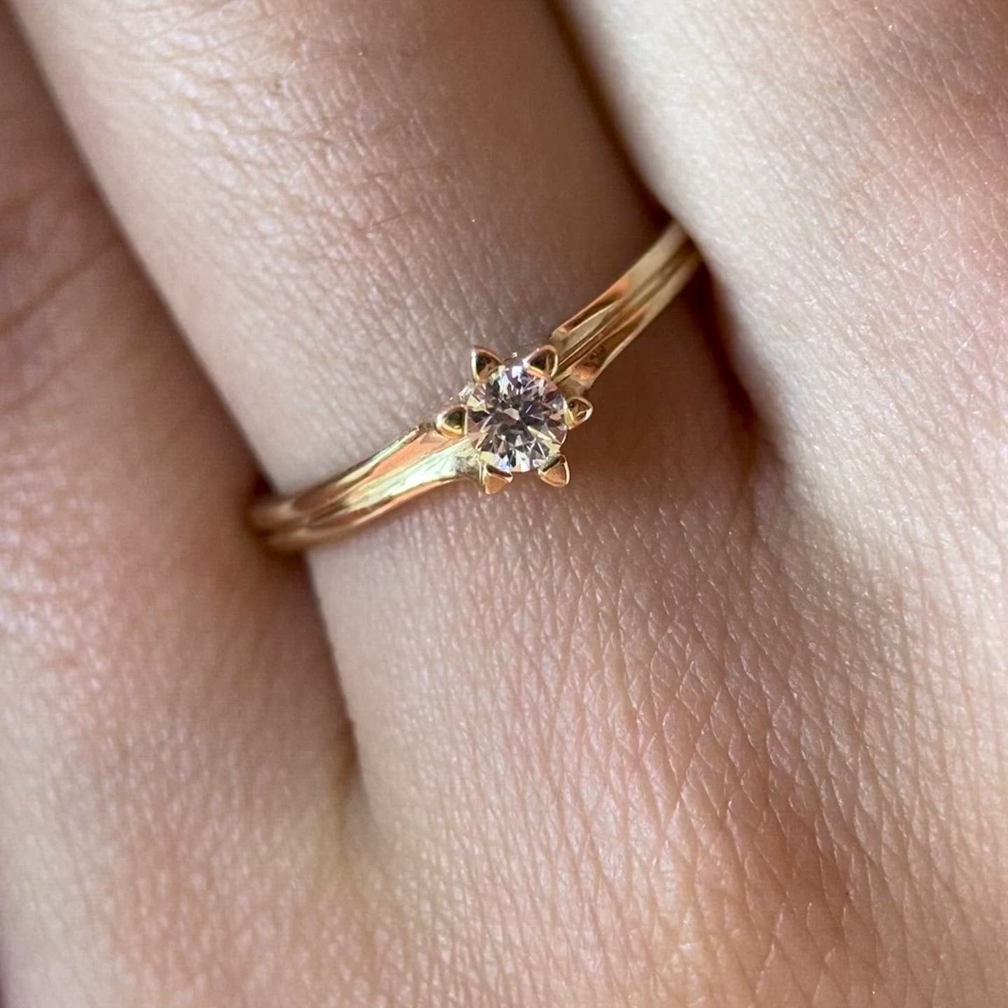 Anillo de compromiso en oro