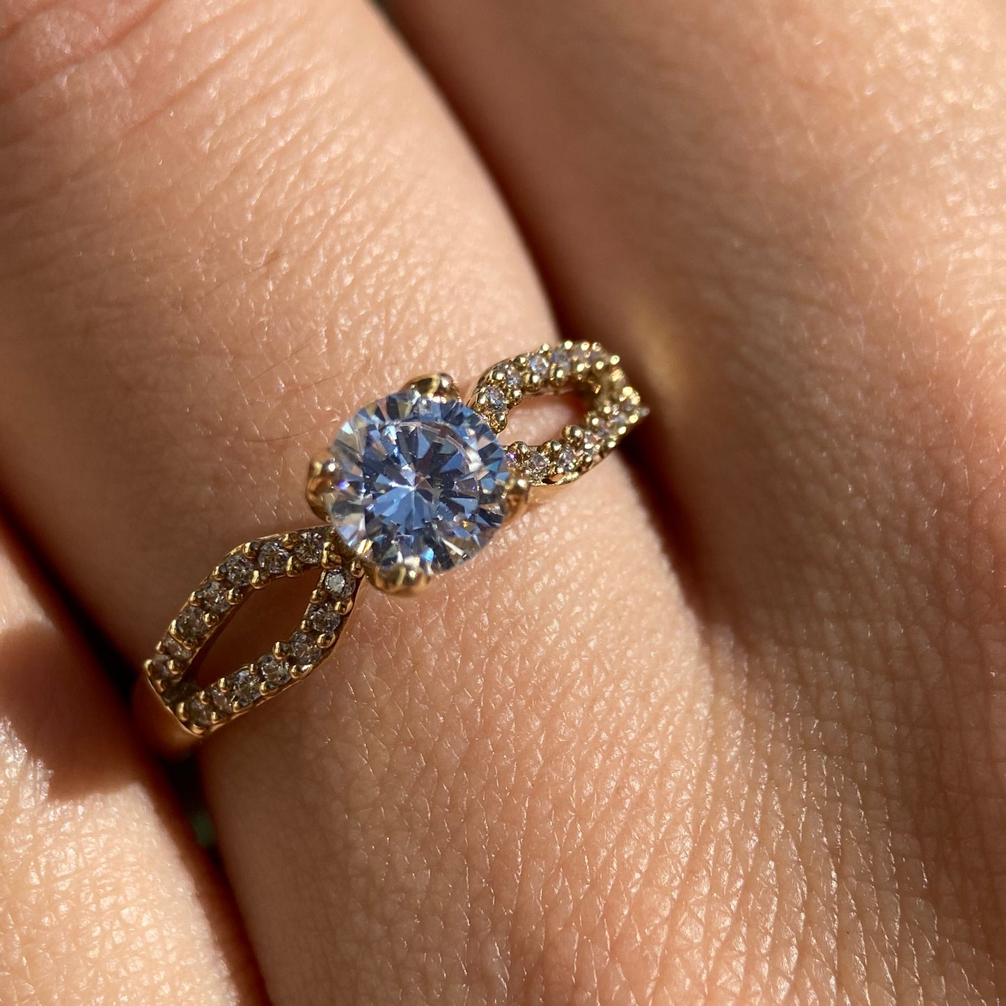 Anillo de compromiso en oro