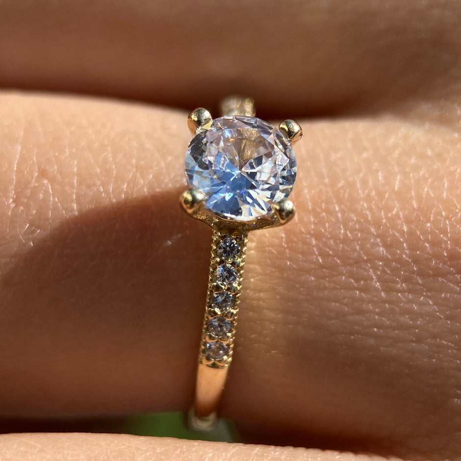 Anillo de compromiso en oro