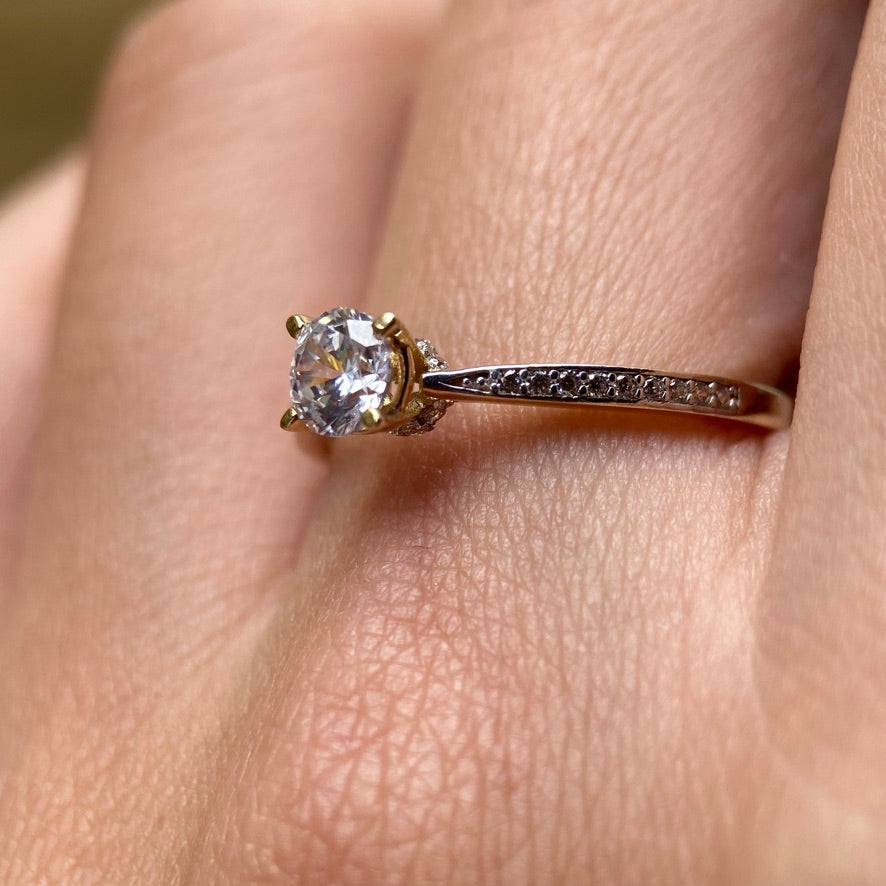 Anillo de compromiso en oro