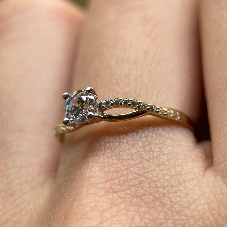 Anillo de compromiso en oro