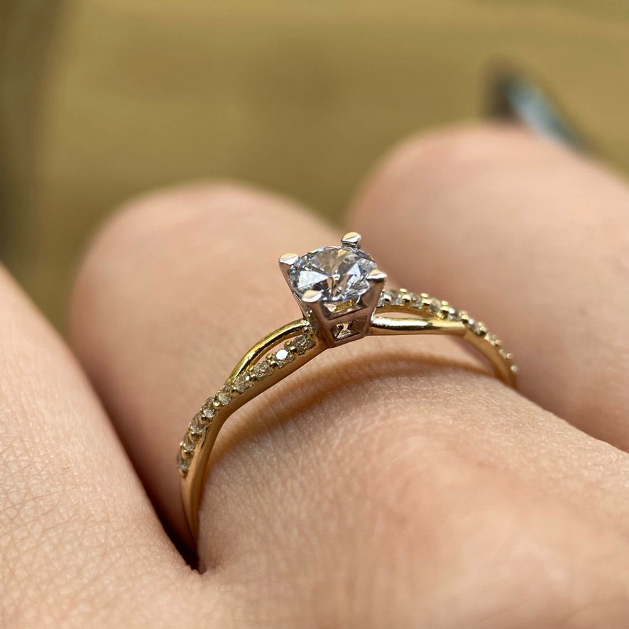 Anillo de compromiso en oro