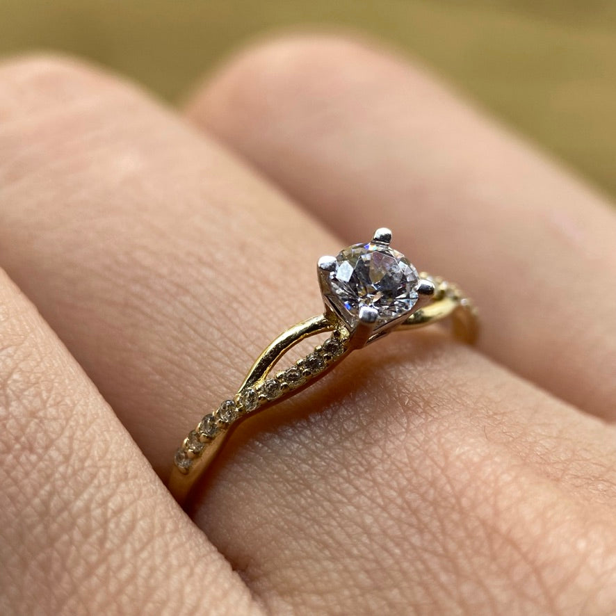 Anillo de compromiso en oro
