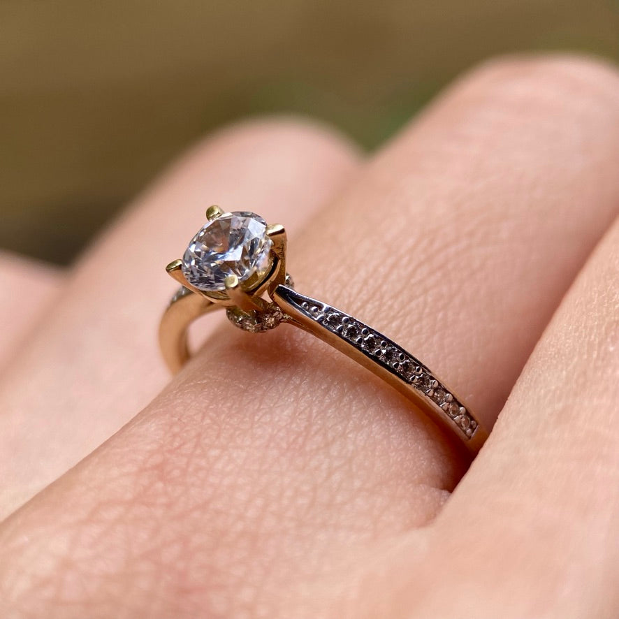Anillo de compromiso en oro