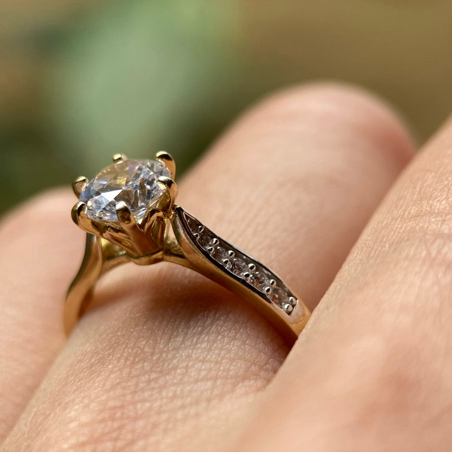Anillo de compromiso en oro