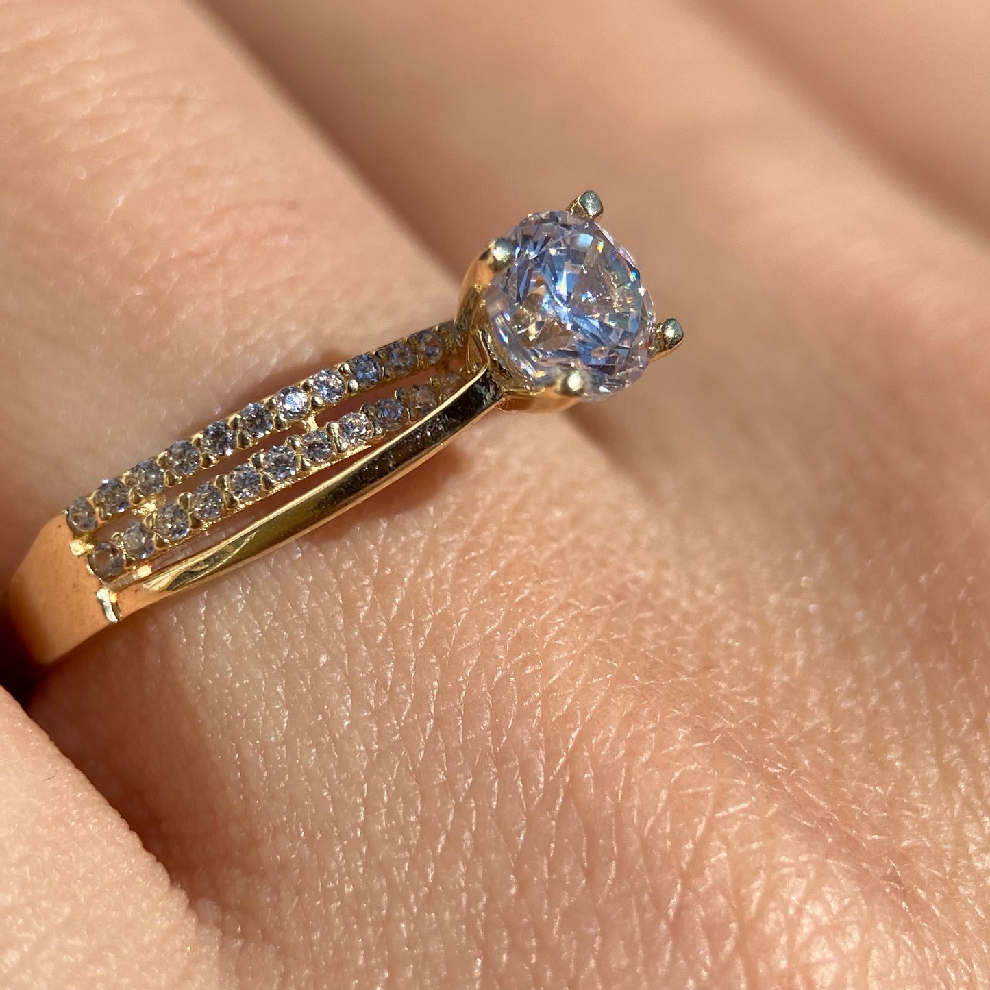 Anillo de compromiso en oro