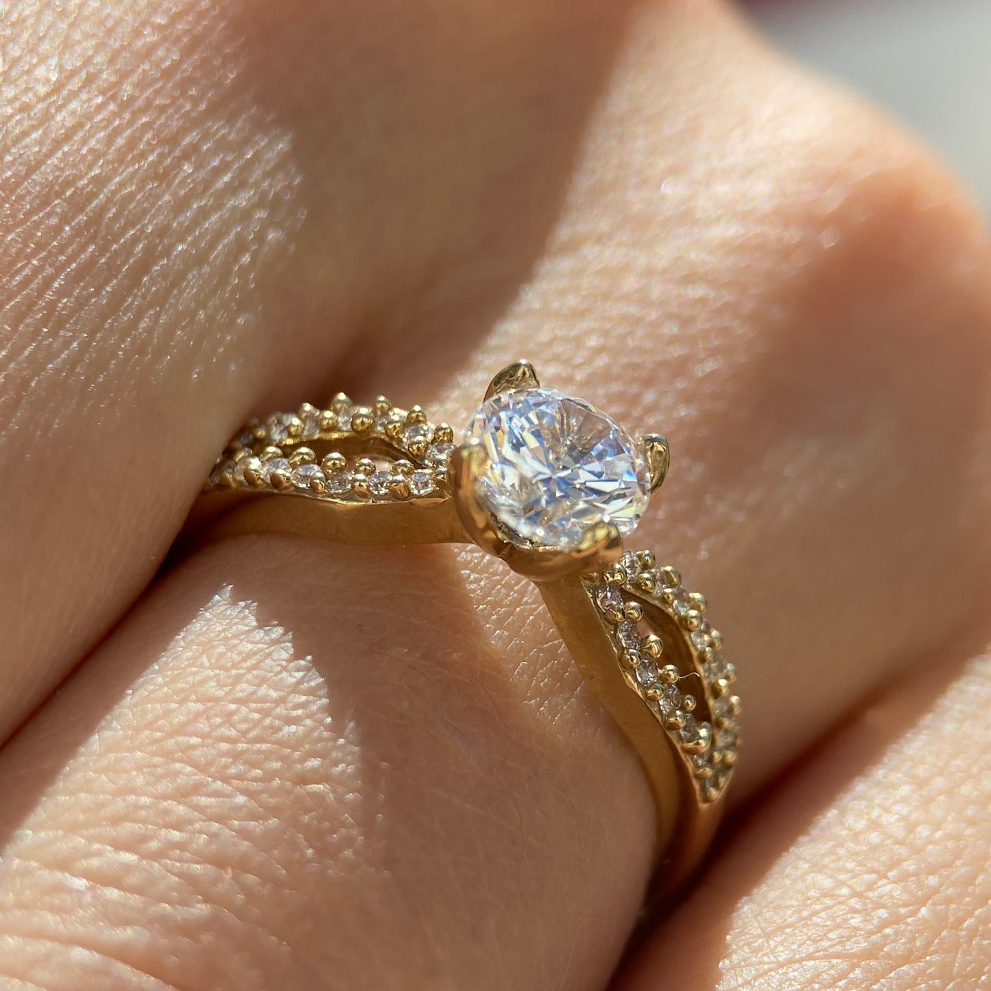 Anillo de compromiso en oro