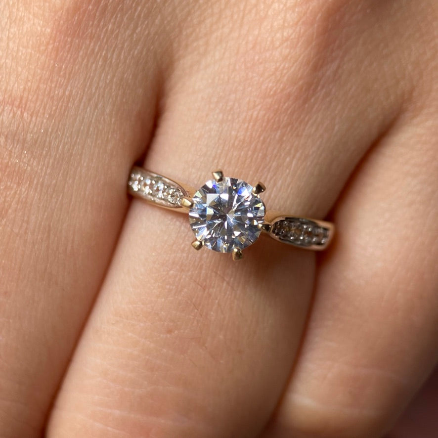 10k Yellow Gold Ring with Zirconia Cod: MAN044