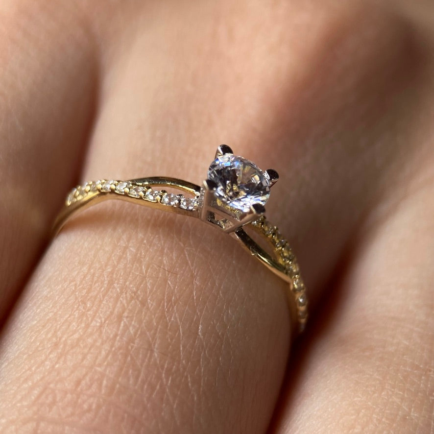Anillo de compromiso en oro