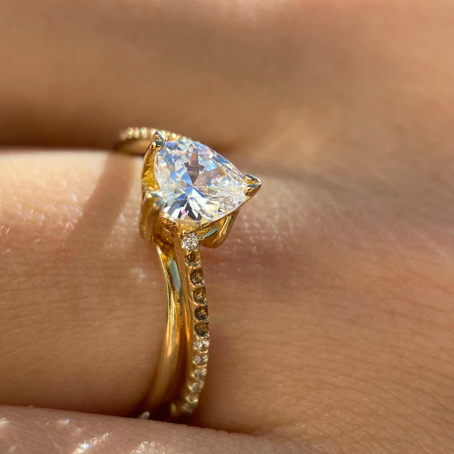 Anillo de compromiso en oro