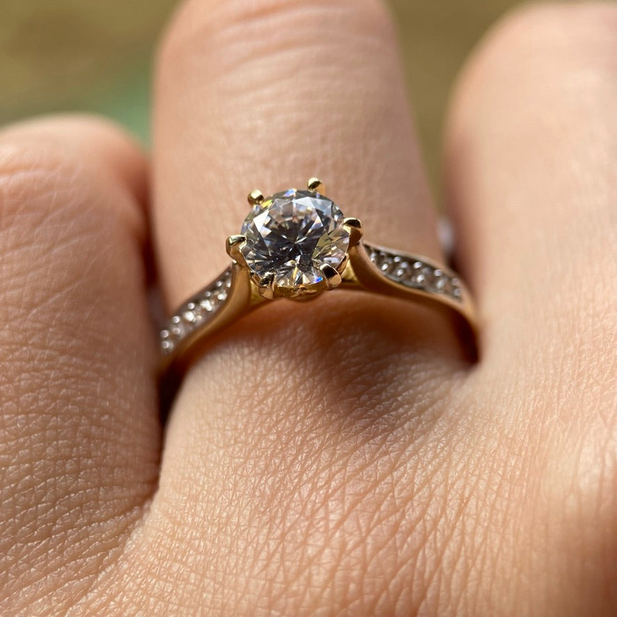 10k Yellow Gold Ring with Zirconia Cod: MAN044