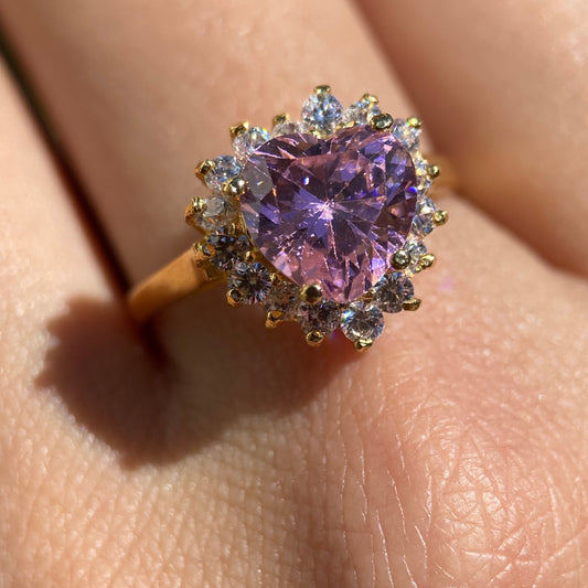 Anillo Serena en Oro amarillo 18k con Circonia Rosa Inspirado en Sailor M.