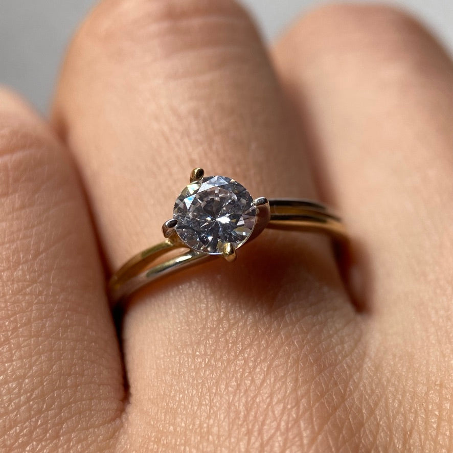 Anillo de compromiso en oro