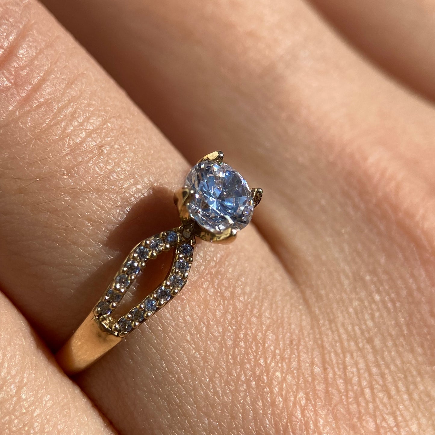 Anillo de compromiso en oro