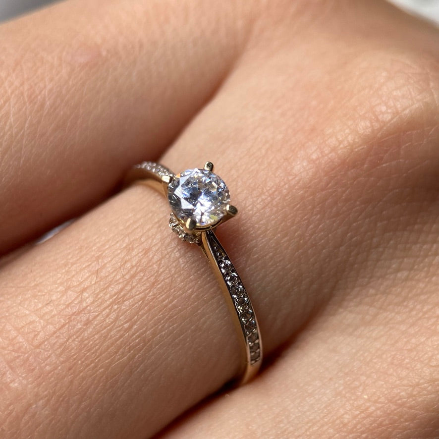 Anillo de compromiso en oro