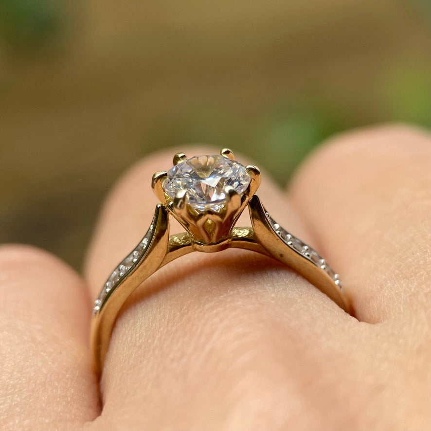 10k Yellow Gold Ring with Zirconia Cod: MAN044