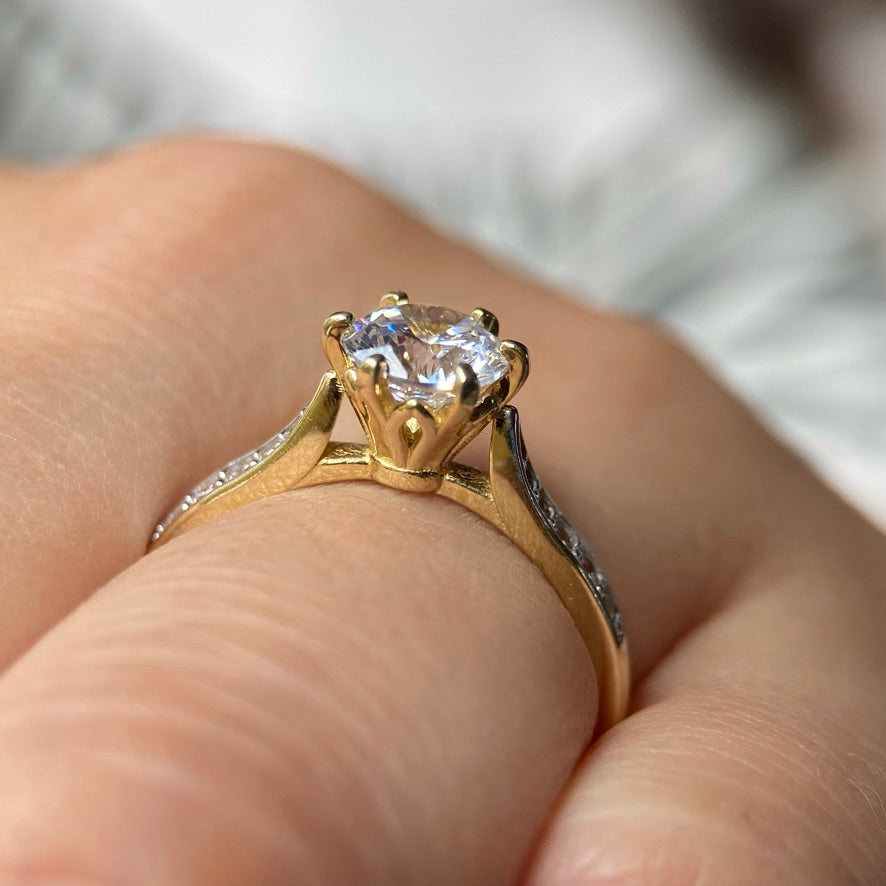 10k Yellow Gold Ring with Zirconia Cod: MAN044