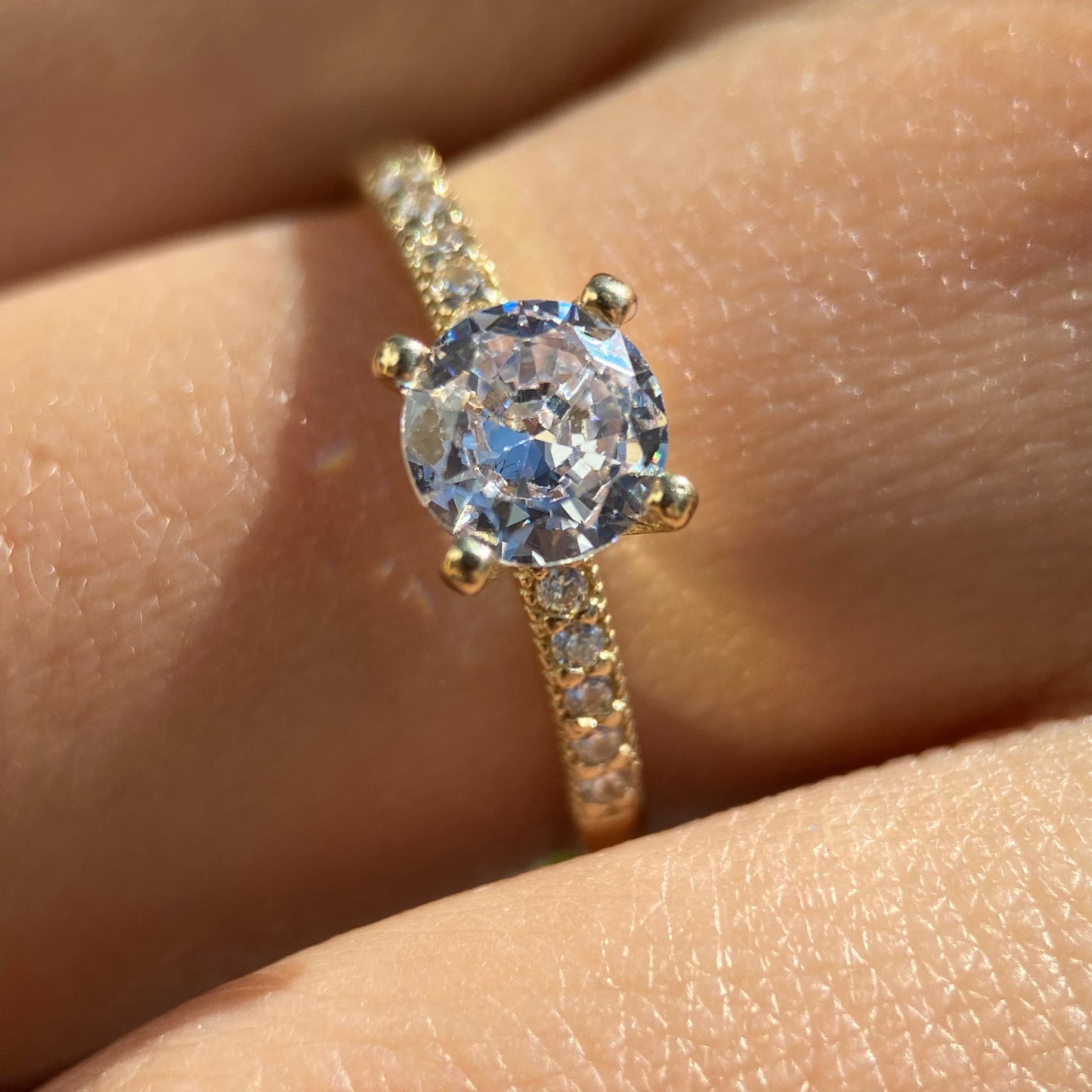 Anillo de compromiso en oro