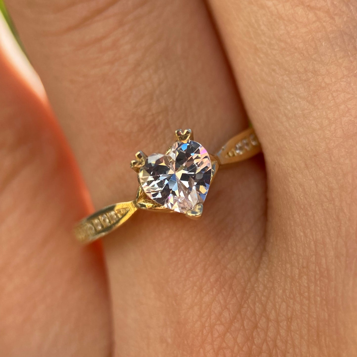 Anillo de compromiso en oro