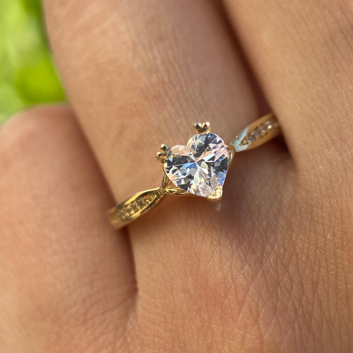Anillo de compromiso en oro